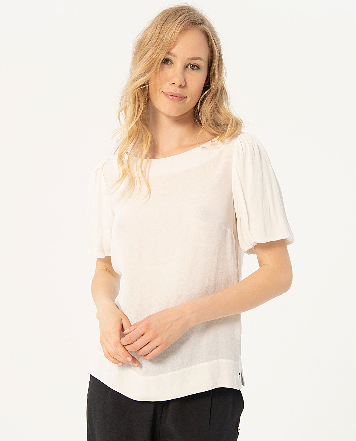 Plain crepe puffed sleeve t-shirt White