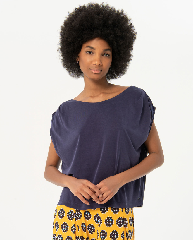 Draped sleeve plain t-shirt...