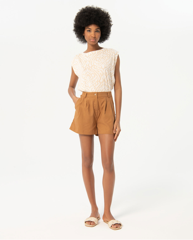 Plain high-waist pleated shorts Camel