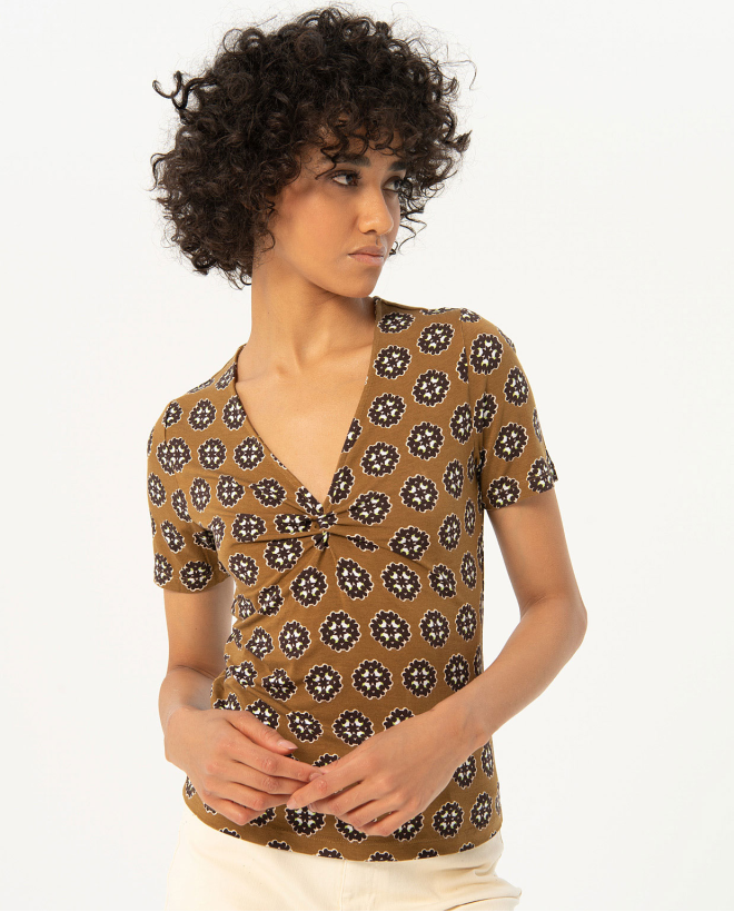 Printed short sleeve V-neck...