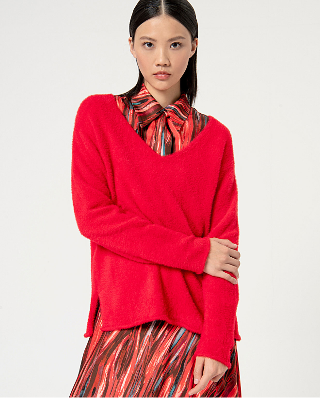 Plain V-neck knitted sweater Red