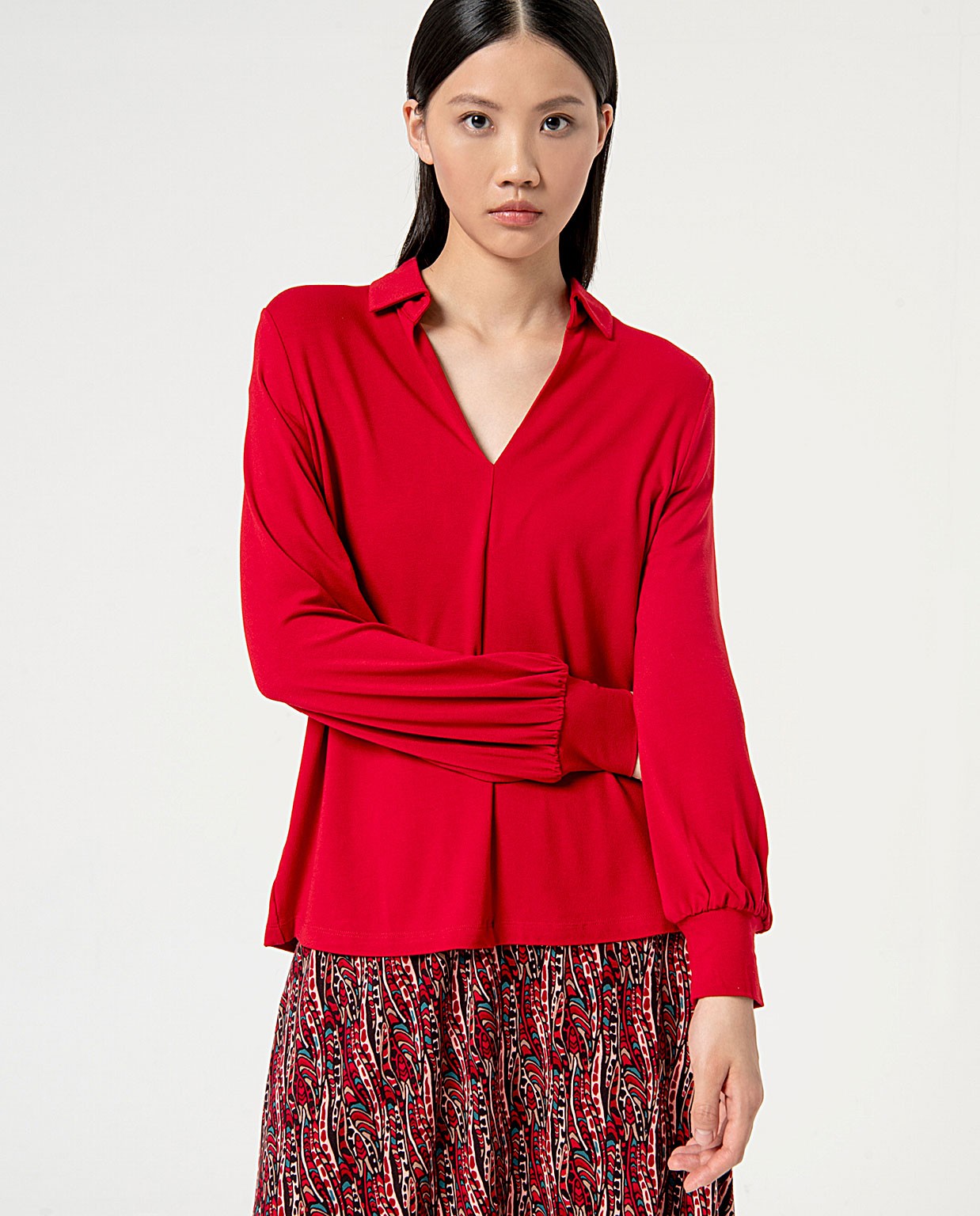 Plain V-neck flowing blouse Red