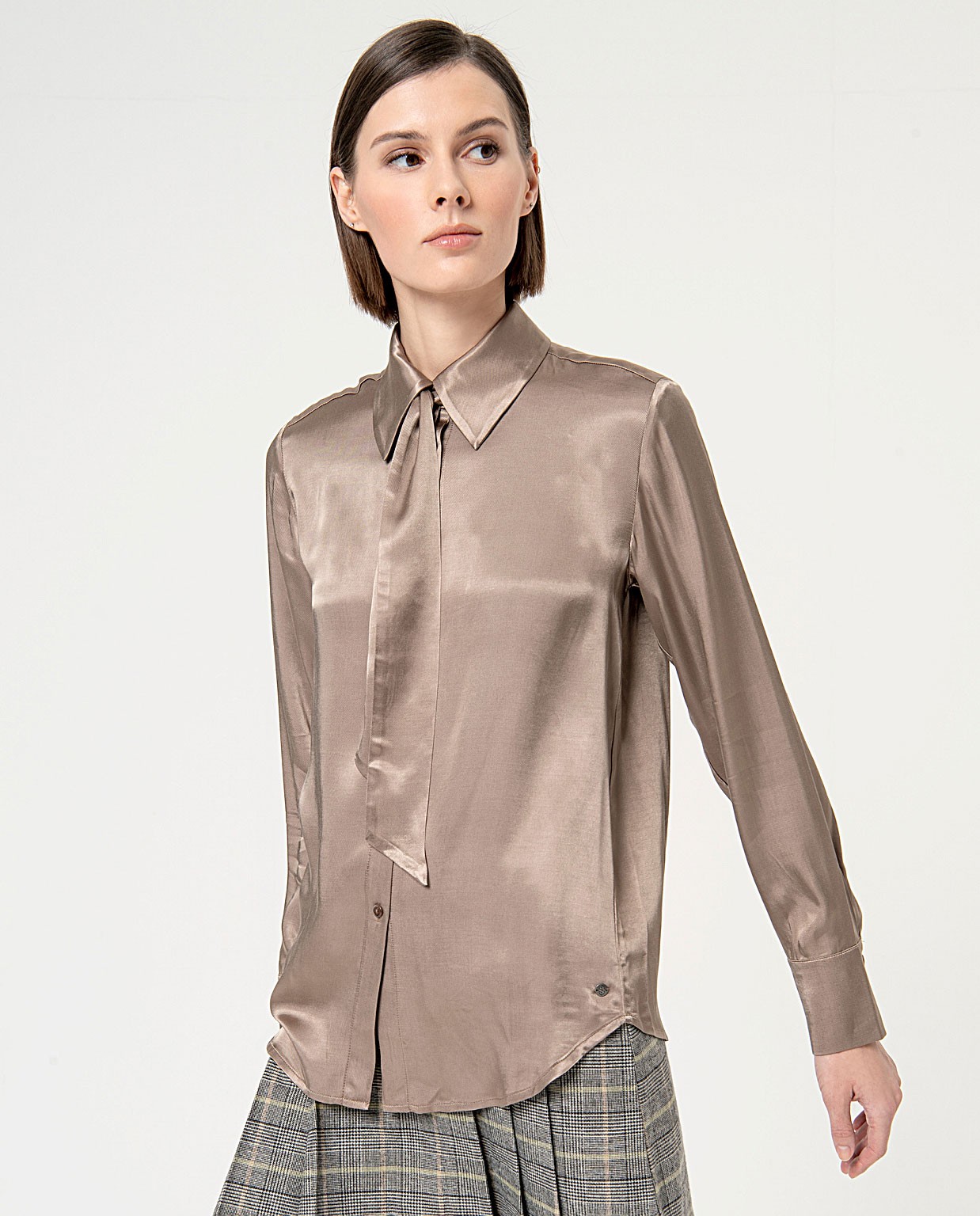 Satin shirt with plain bow Stone