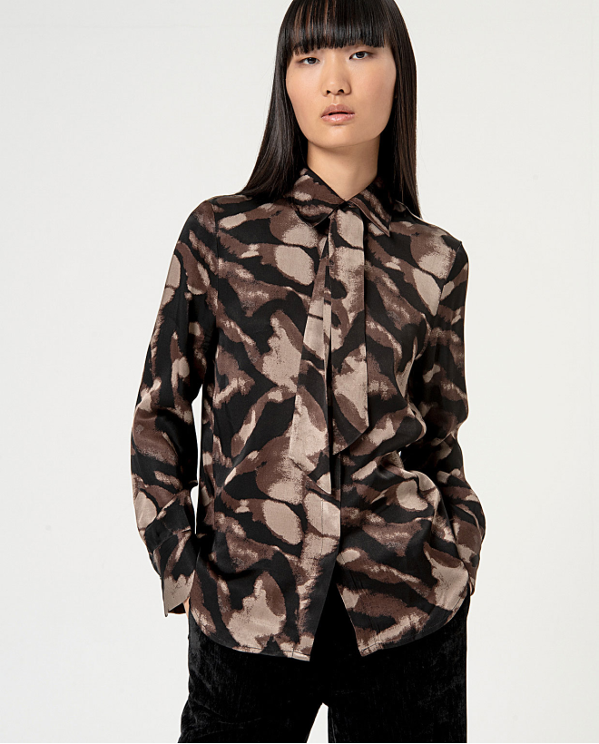 Flowing shirt with printed bow Black