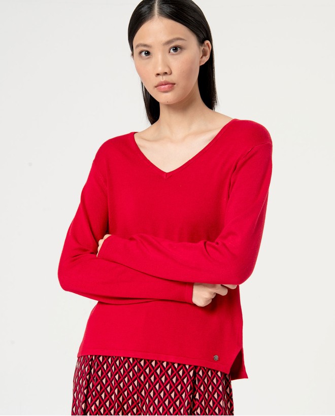 Plain V-neck knitted...