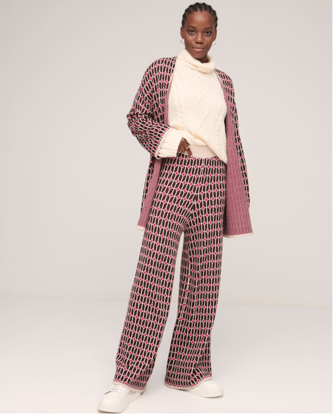 Pantalon long en tricot jacquard et jambe large. Fushia