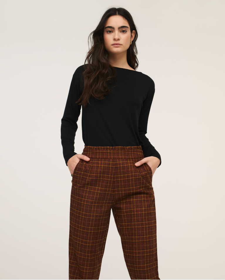 Pantalon droit avec ceinture élastique. Orange