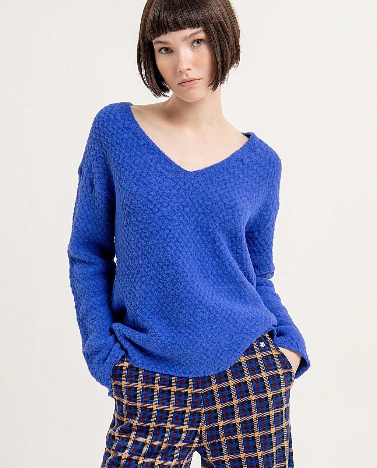 Wide knit jumper with wide V-neck Cobalt Blue