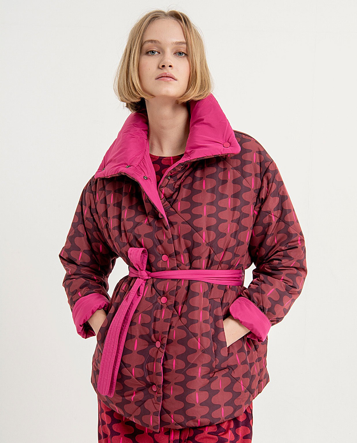 Reversible short quilted coat Purple