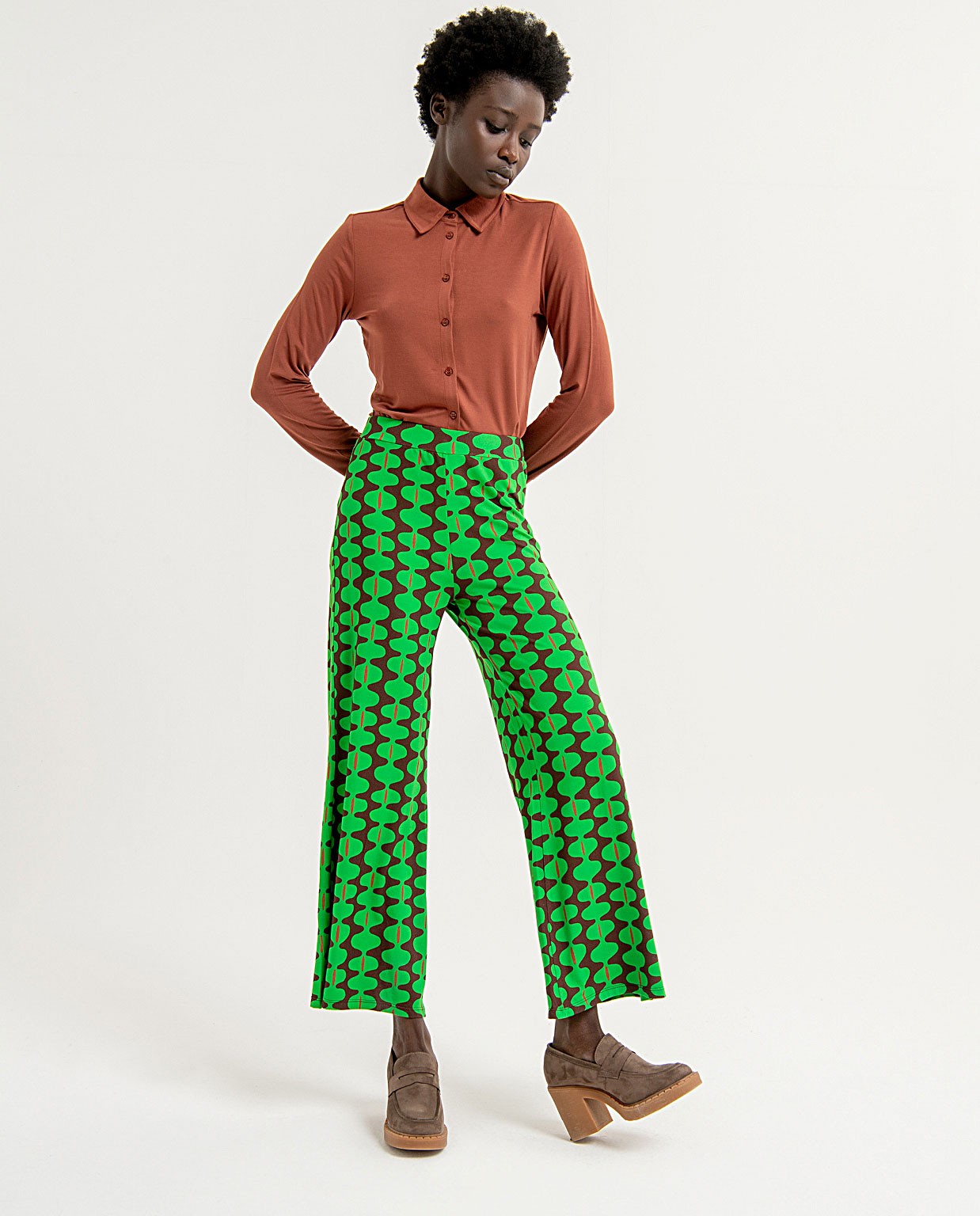 Pantalon évasé extensible et imprimé Vert