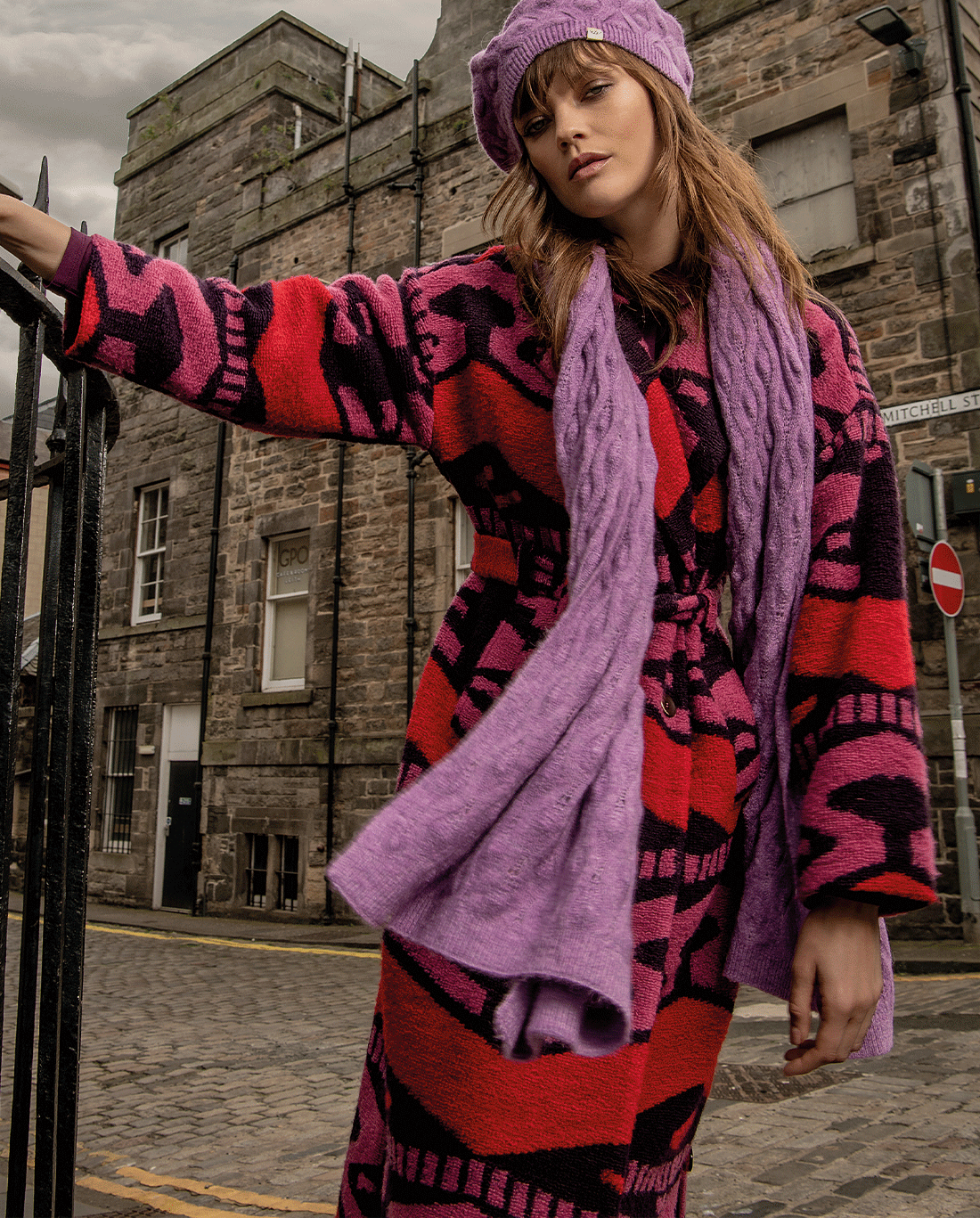 Printed wide long coat with printed lapels Red