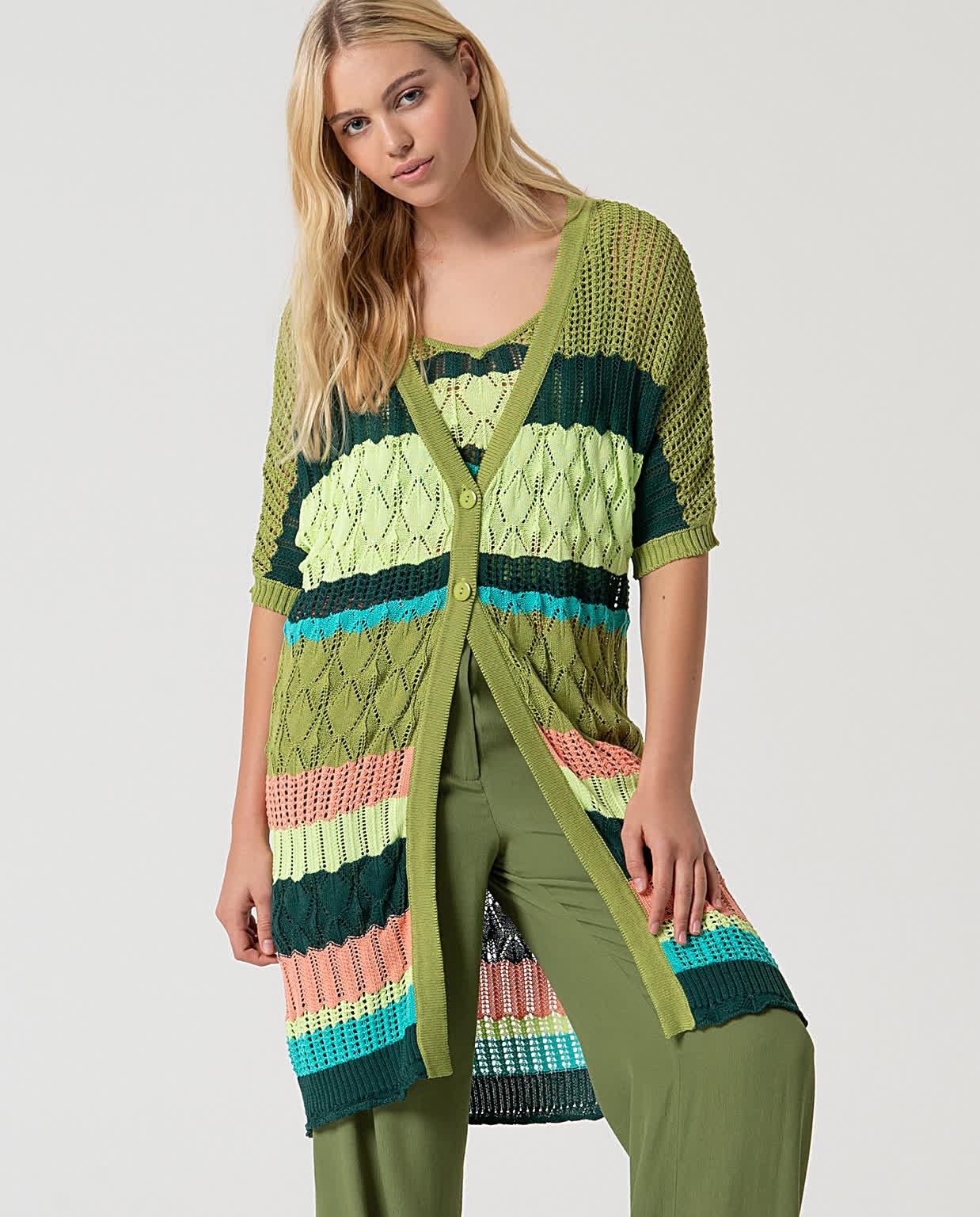 Cardigan long en crochet Vert