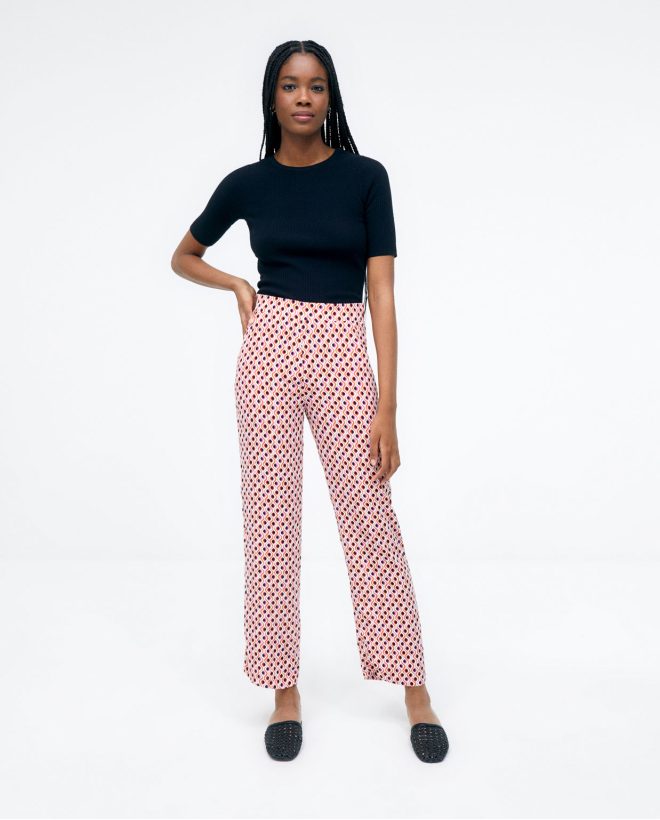 Pantalon long. Taille élastiquée. Imprimé Rouge