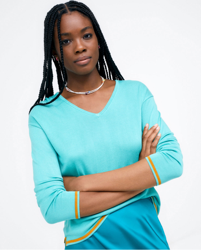 Knitted jumper. V-neck....