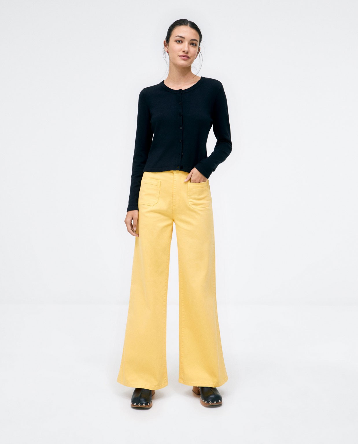 Pantalon long en denim avec poches. Uni Jaune