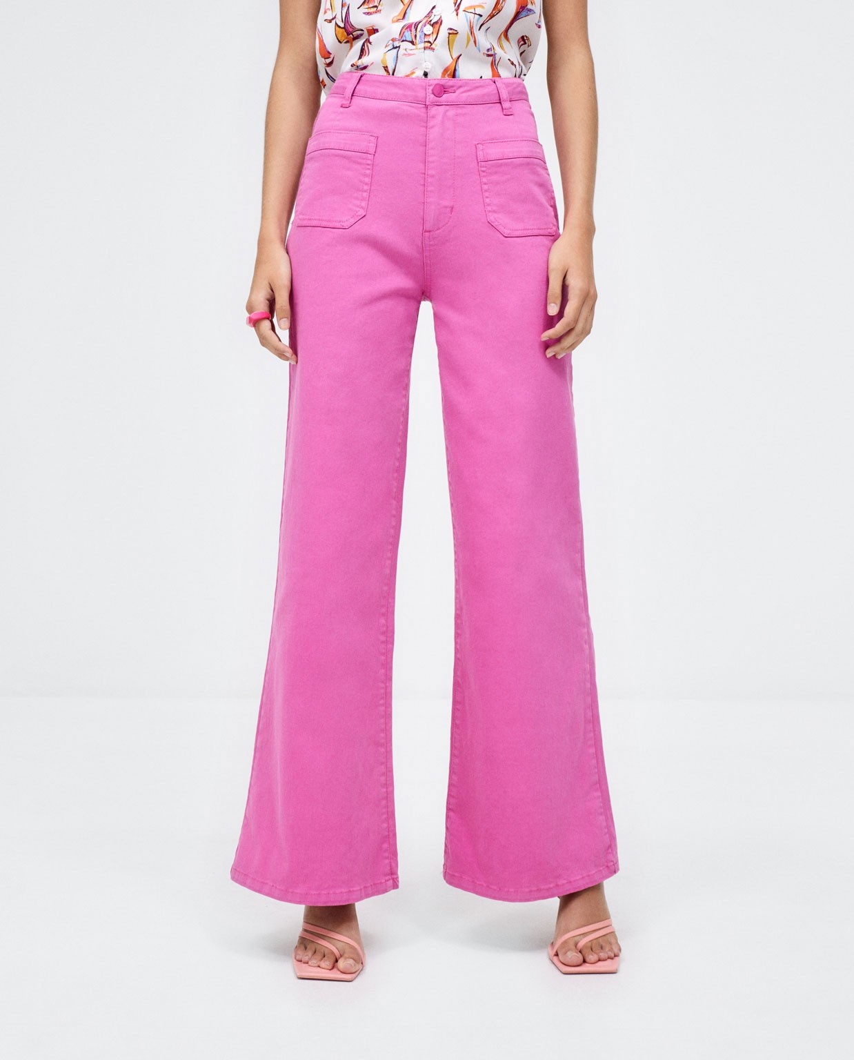 Pantalon long en denim avec poches. Uni Fushia