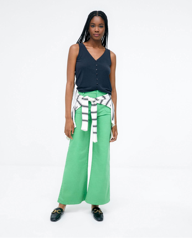 Pantalon long en denim avec poches. Uni Vert