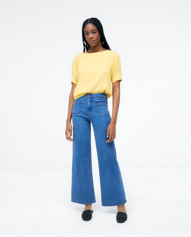 Blouse à manches françaises...