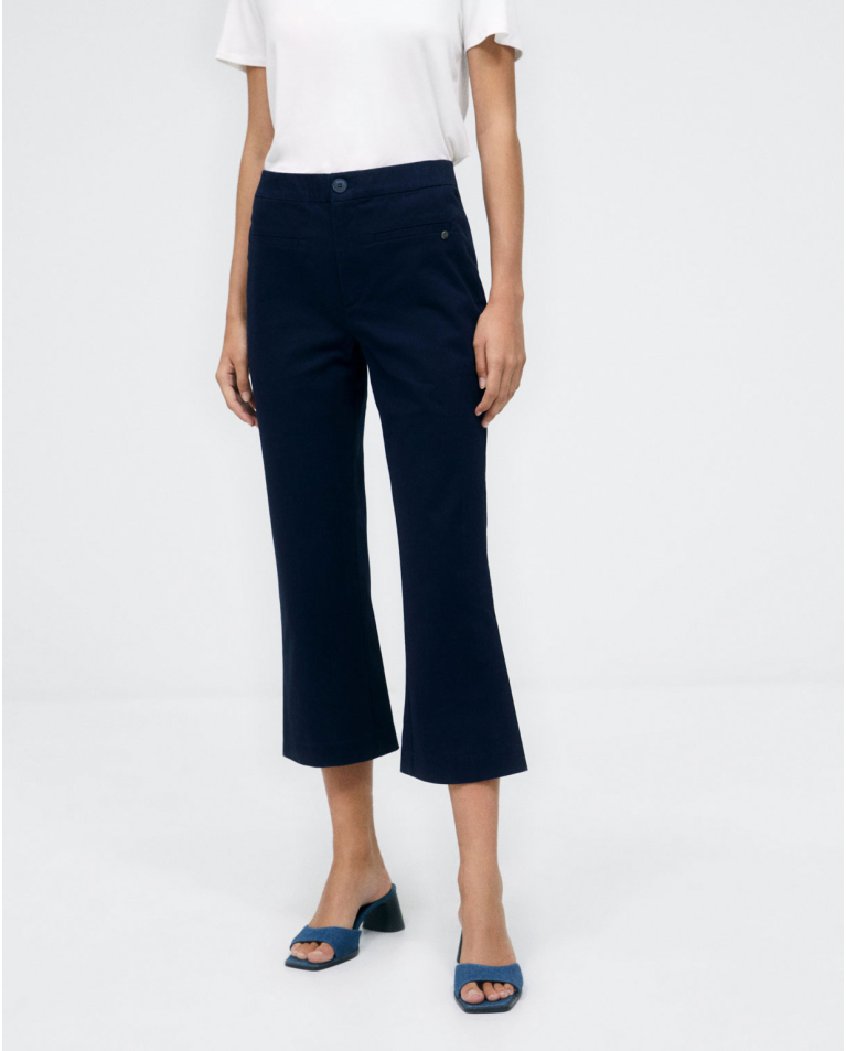 Pantalon long droit à la cheville. Type de Chino. Bleu marine