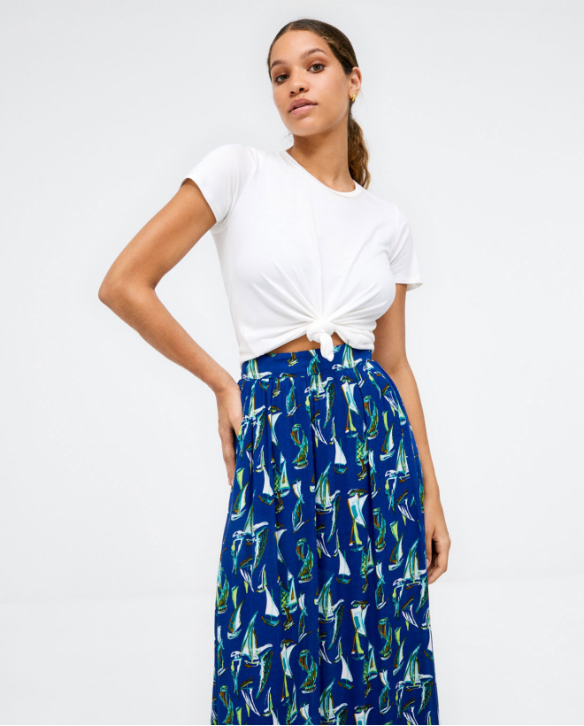 Jupe midi avec fente latérale. Imprimé Bleu