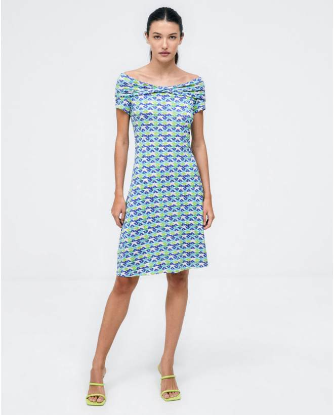 Robe courte et élastique....