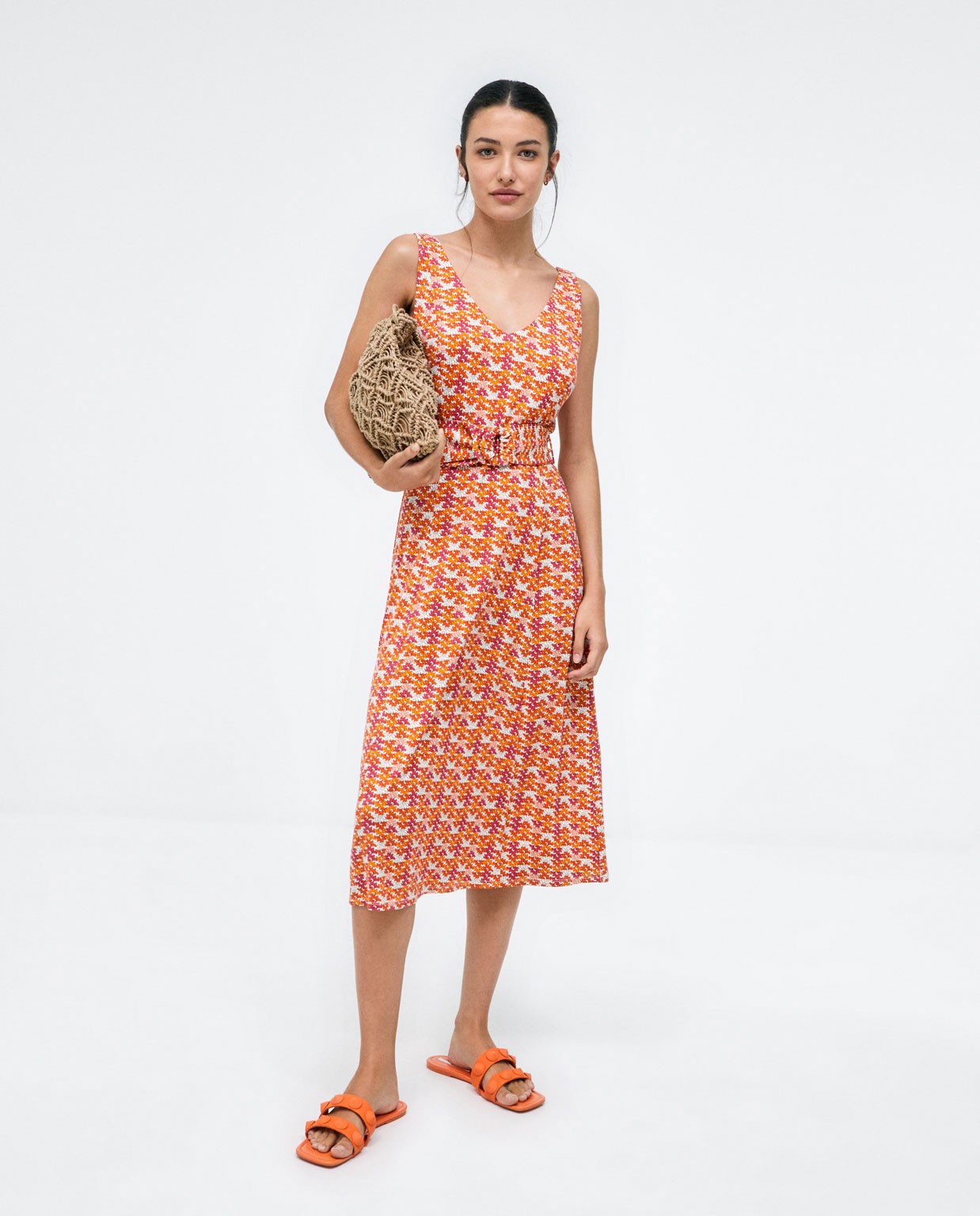 Robe midi à bretelles. Elastique. Imprimé Orange