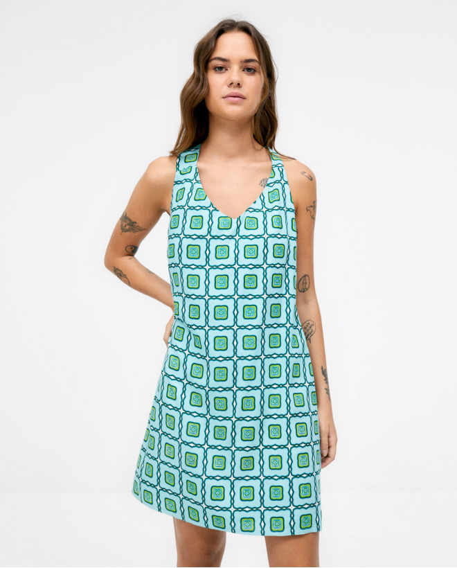 Robe courte avec bretelles....