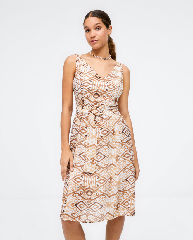 Robe à bretelles. Col en V....