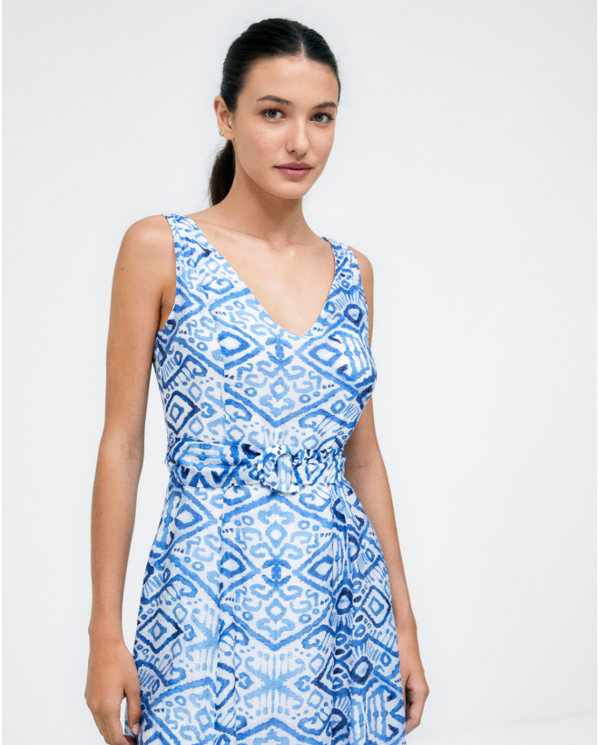 Robe à bretelles. Col en V....