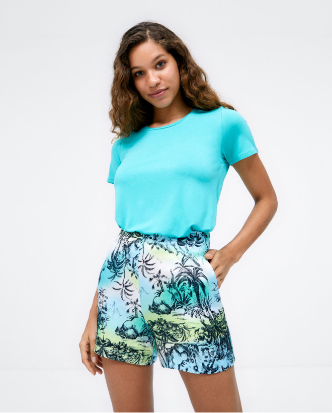 Short avec poches. Imprimé...