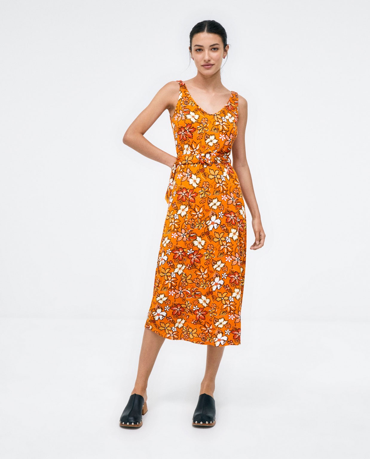 Robe midi à bretelles. Elastique. Imprimé  Orange