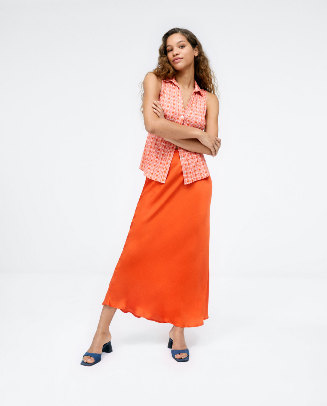 Sleeveless shirt with...