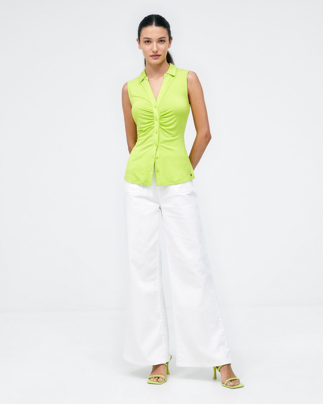 Chemise sans manches froncée. Elastique.  Vert acide