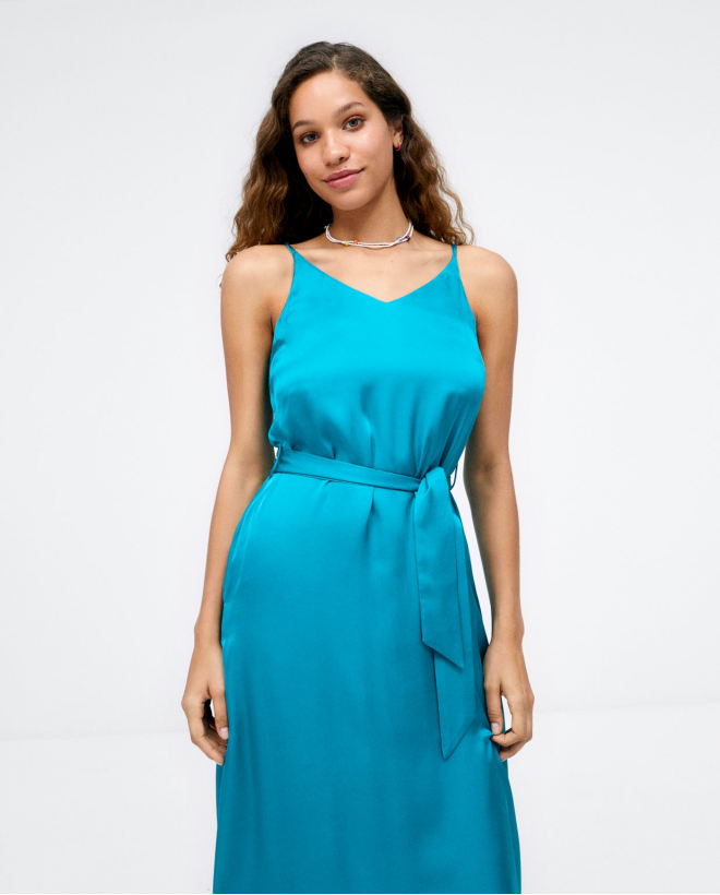 Robe midi avec bretelles et...