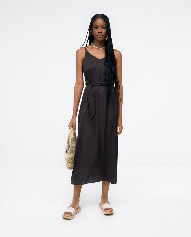 Robe midi avec bretelles et...