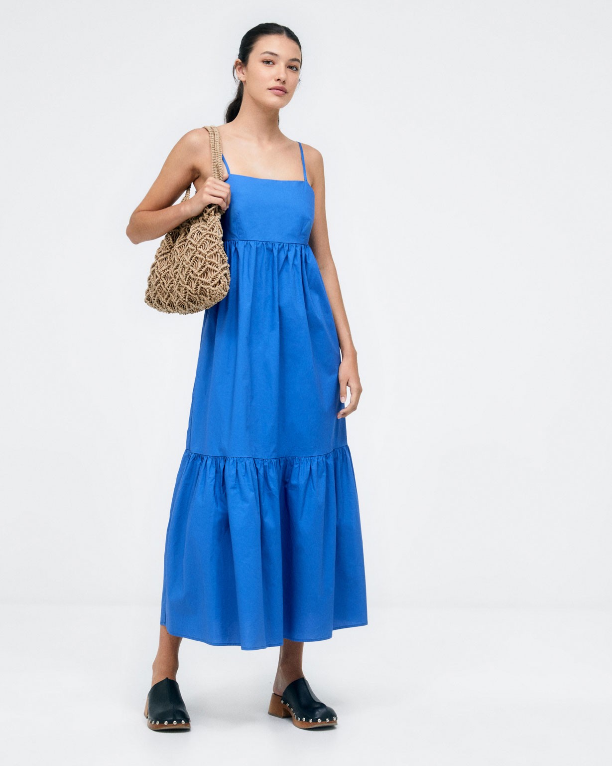 Robe longue avec bretelles et volants.  Bleu