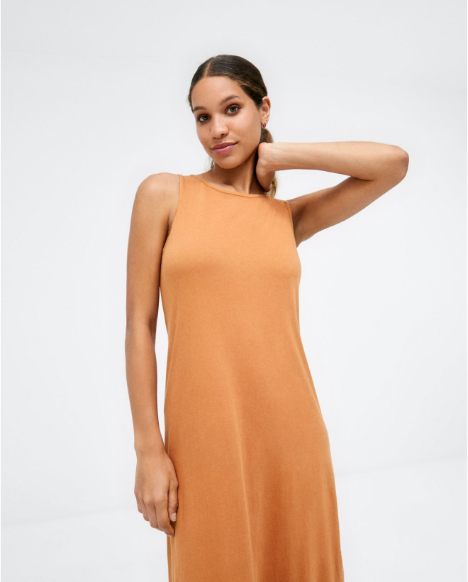 Long sleeveless dress....