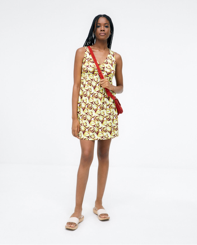 Robe courte avec bretelles....