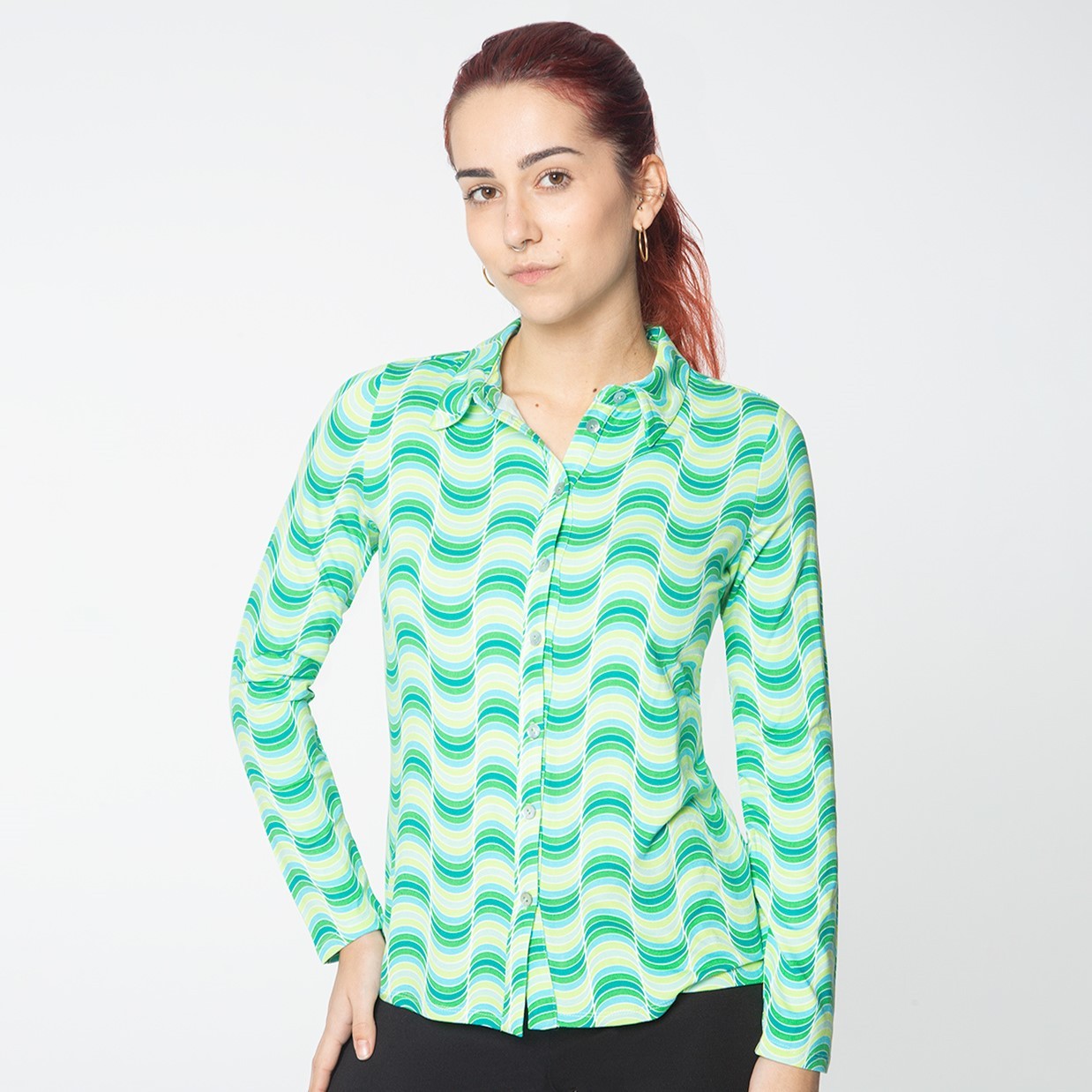 Chemise élastique à manches longues. Impression de Vert